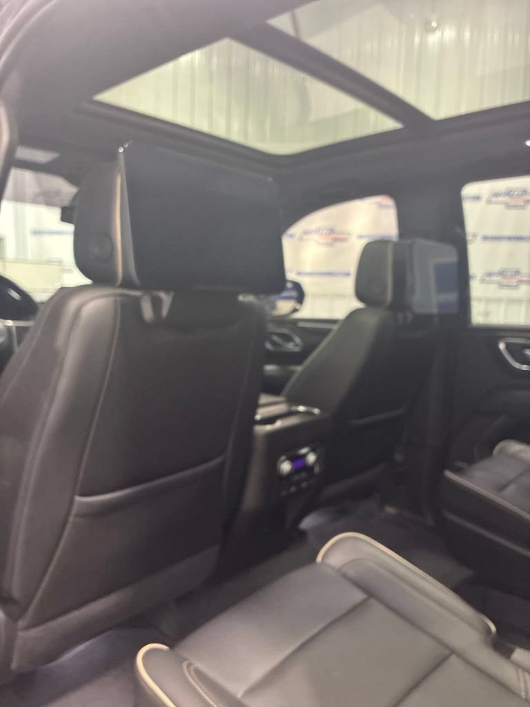 Used 2021 GMC Yukon SLT w/ SLT Premium Package AWD/4WD image 32