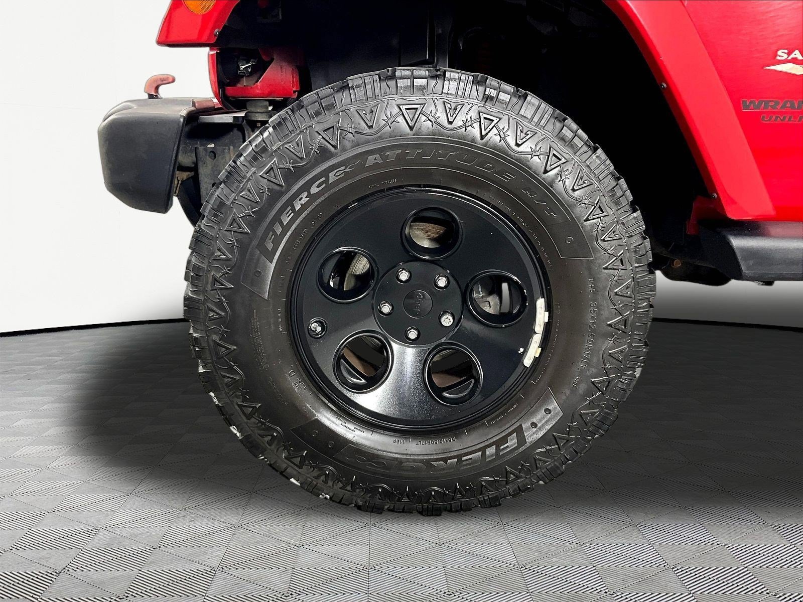 Used 2014 Jeep Wrangler Unlimited Sahara w/ Connectivity Group AWD/4WD image 32