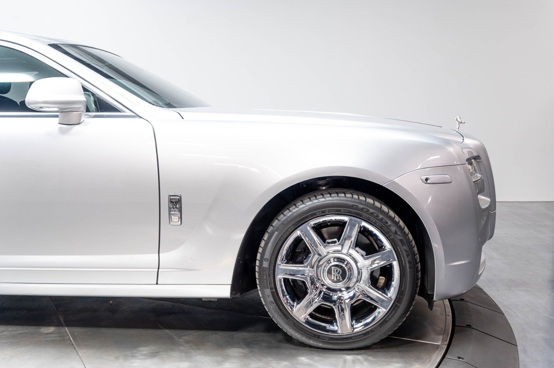 Used 2012 Rolls-Royce Ghost RWD image 23