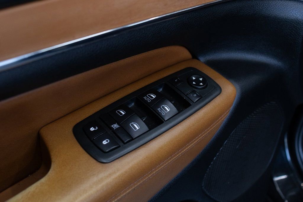 Used 2012 Jeep Grand Cherokee Overland AWD/4WD image 16