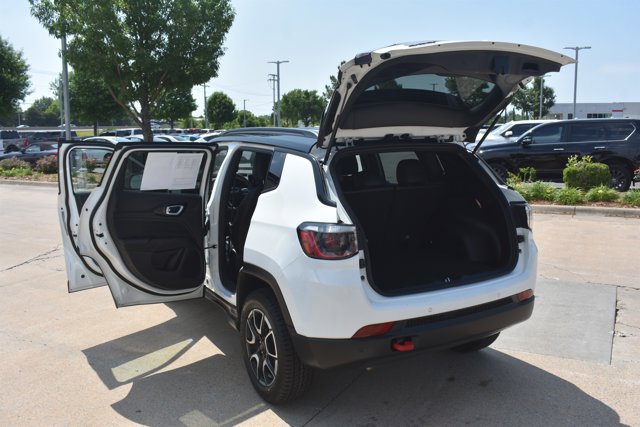 Used 2025 Jeep Compass Trailhawk AWD/4WD image 18