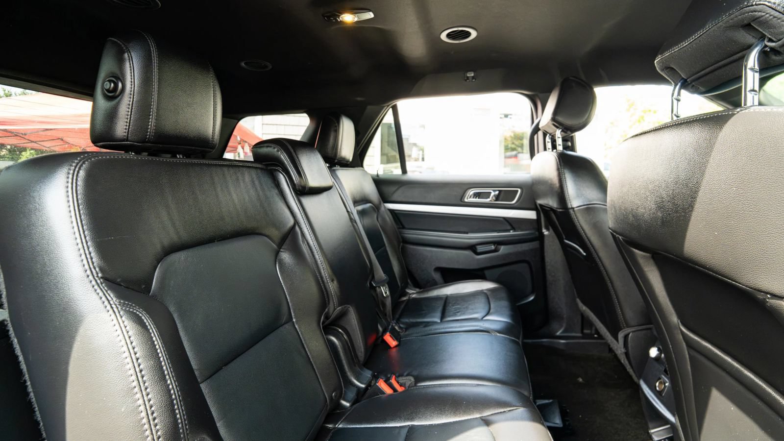 Used 2017 Ford Explorer XLT w/ Equipment Group 202A AWD/4WD image 16