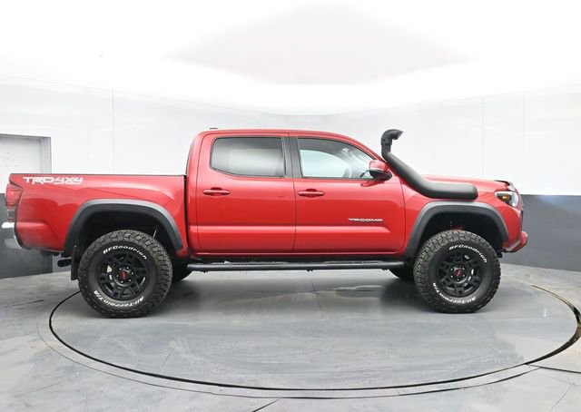 Used 2017 Toyota Tacoma TRD Off-Road w/ Tow Package (A/T) image 15