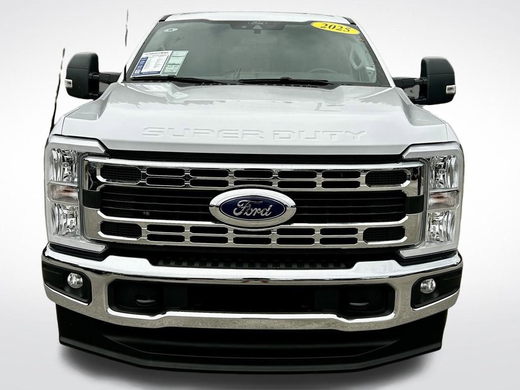Used 2025 Ford F350 XLT image 2