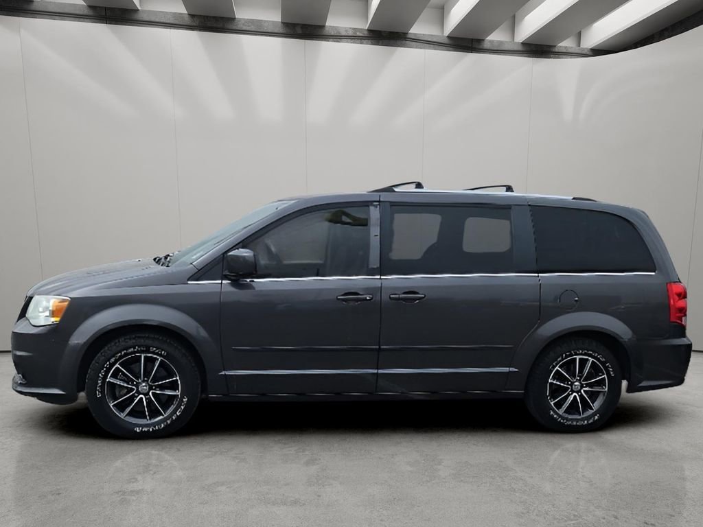 Used 2017 Dodge Grand Caravan SXT FWD image 2