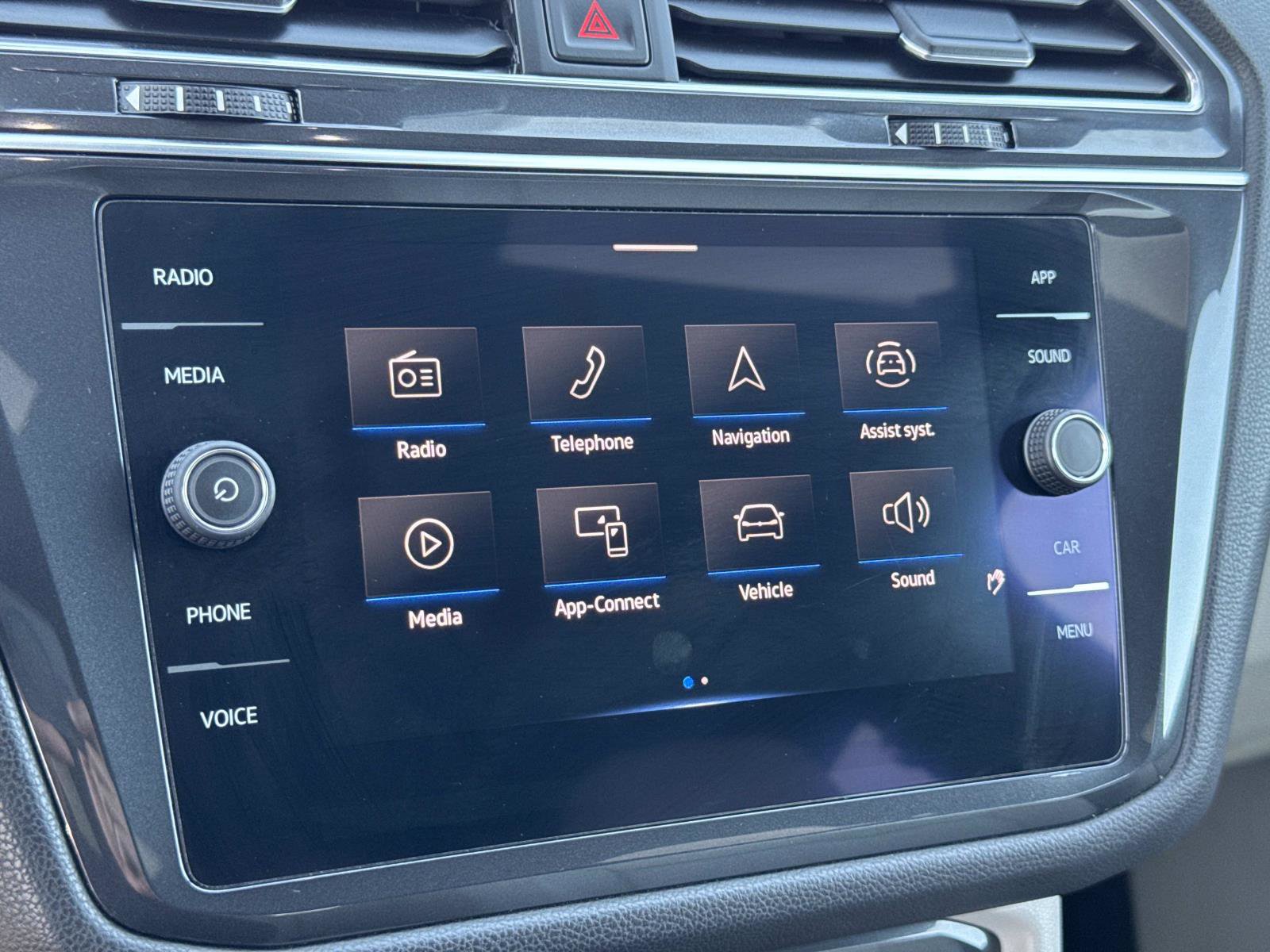 Used 2022 Volkswagen Tiguan SE R-Line image 13