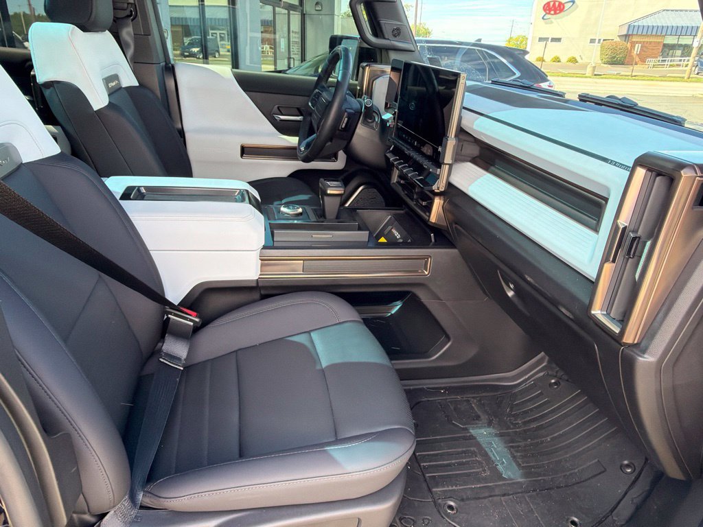 Used 2025 GMC Hummer EV 3X w/ LPO, Sport Package AWD/4WD image 10
