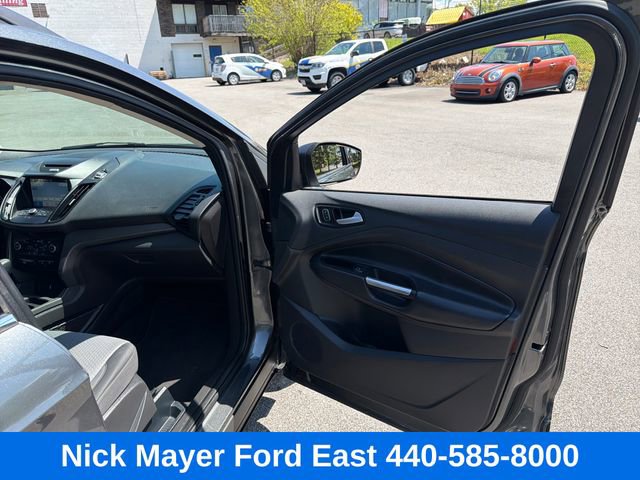 Used 2017 Ford Escape SE w/ Equipment Group 201A FWD image 10