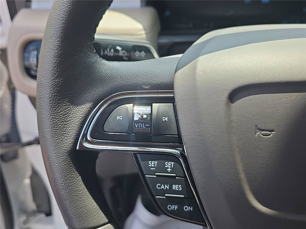 Used 2023 Lincoln Nautilus FWD w/ Premium Package image 24
