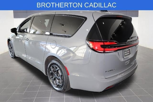Used 2023 Chrysler Pacifica Limited w/ S Appearance Package FWD image 3