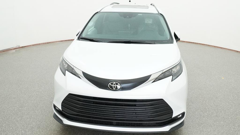New 2026 Toyota Sienna XLE FWD image 2