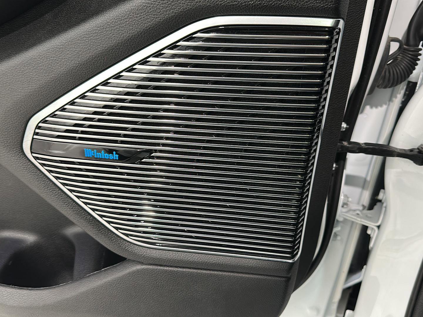 Used 2023 Jeep Grand Cherokee Summit w/ Luxury Tech Group V image 18