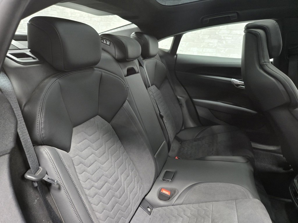 Used 2022 Audi e-tron GT Premium Plus image 48