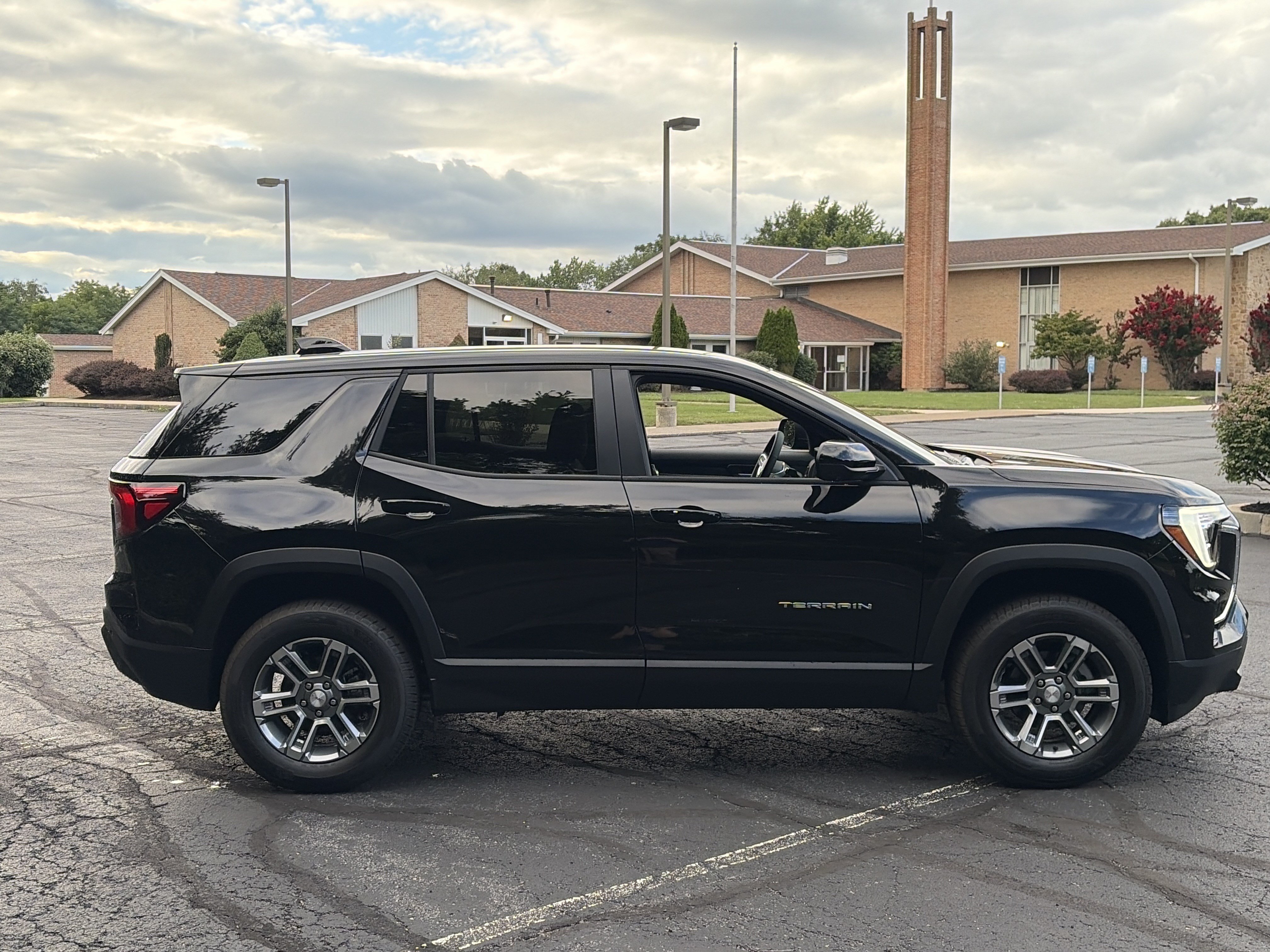 Used 2026 GMC Terrain Elevation w/ Technology Package II FWD image 4