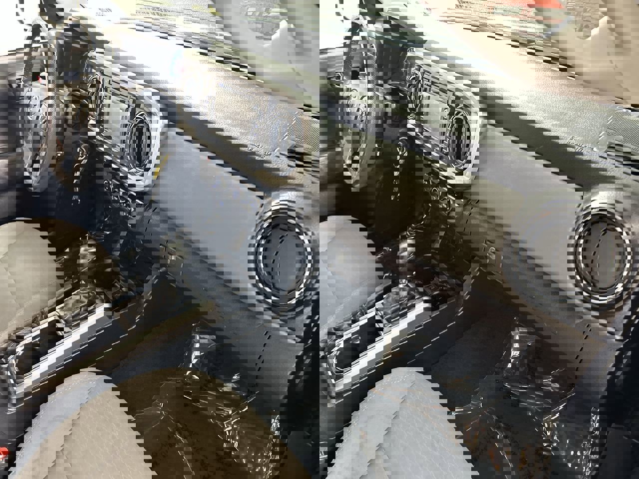 Used 2018 Toyota Tacoma SR5 image 27