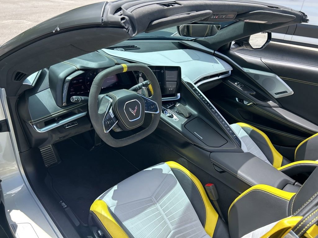 Used 2021 Chevrolet Corvette Stingray Premium Conv w/ Z51 Performance Package image 16