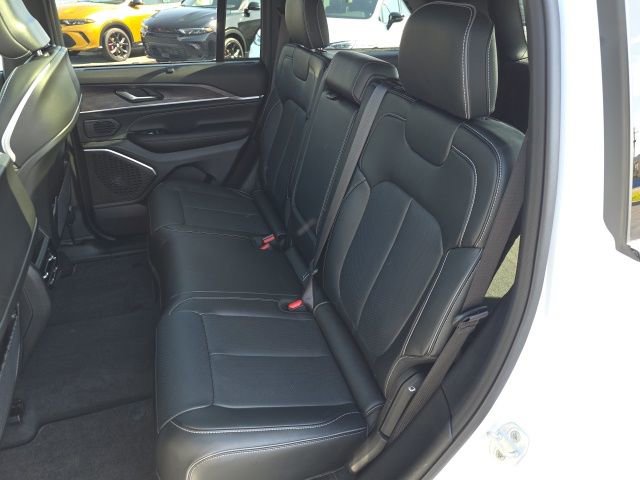 Used 2025 Jeep Grand Cherokee Overland w/ Adv Protech Group III image 39