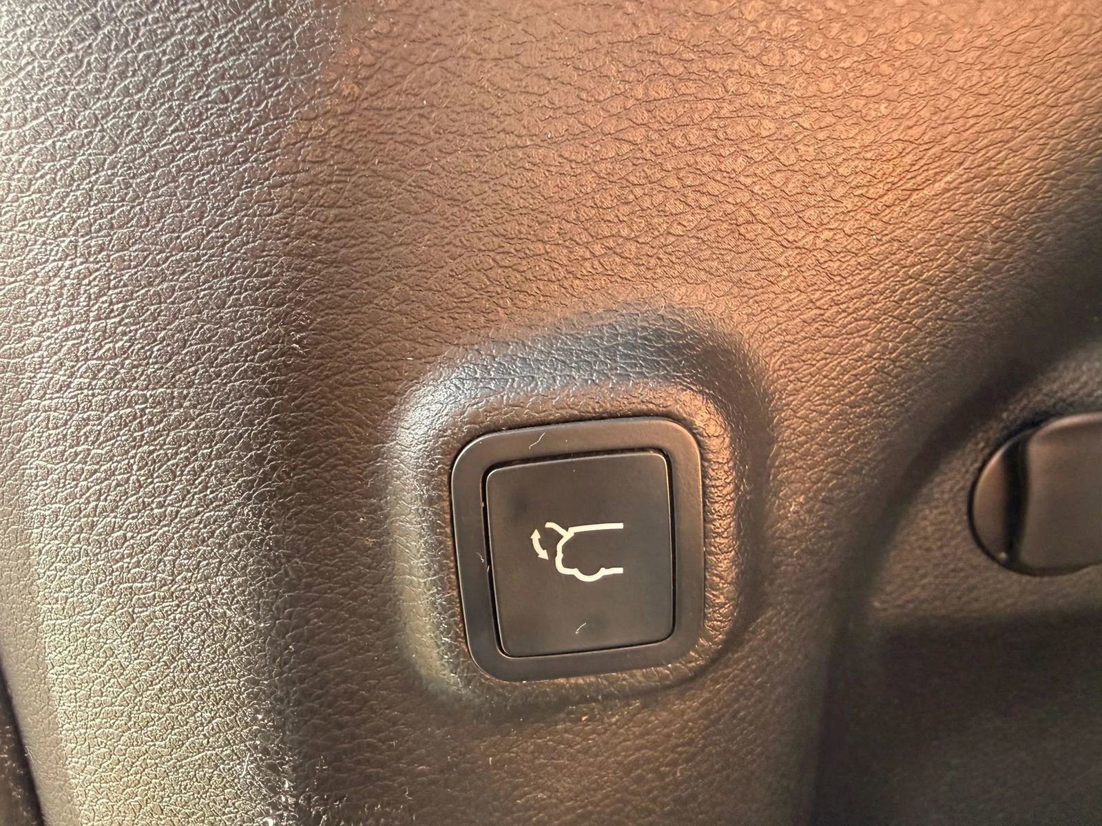Used 2019 Jeep Cherokee Limited AWD/4WD image 34