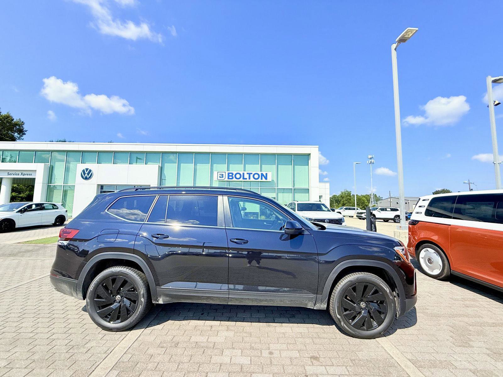 New 2026 Volkswagen Atlas SE image 2