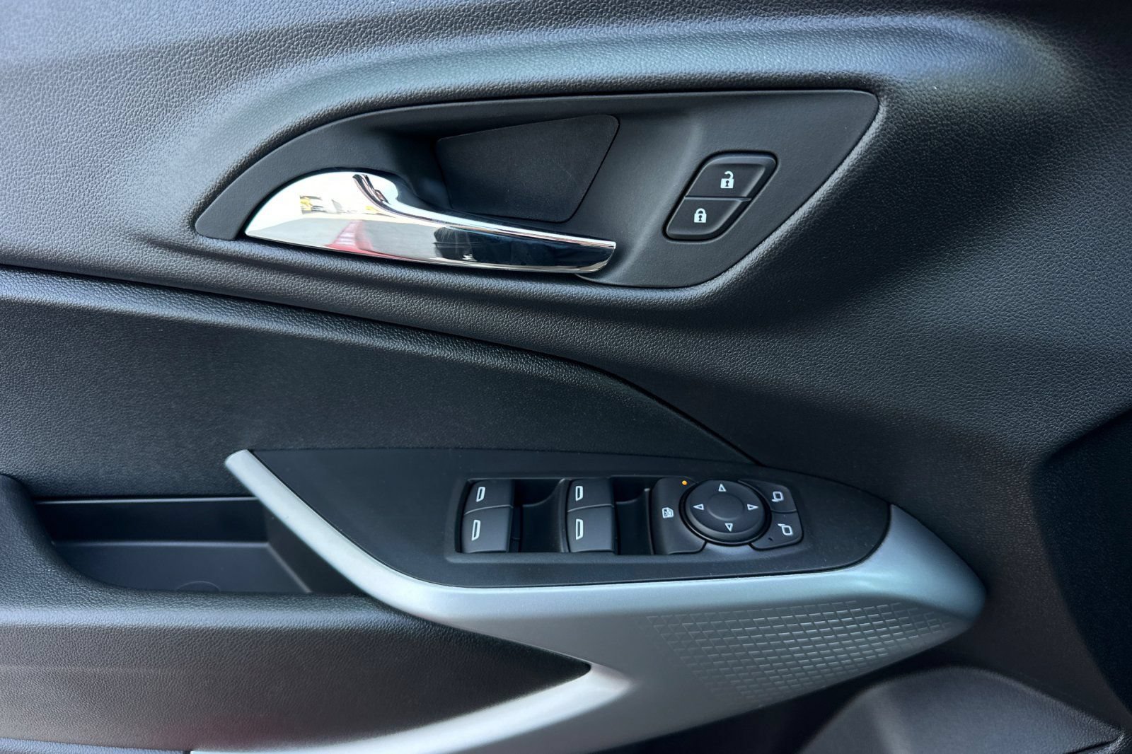 New 2026 Chevrolet Trax RS w/ Driver Confidence Package FWD image 11