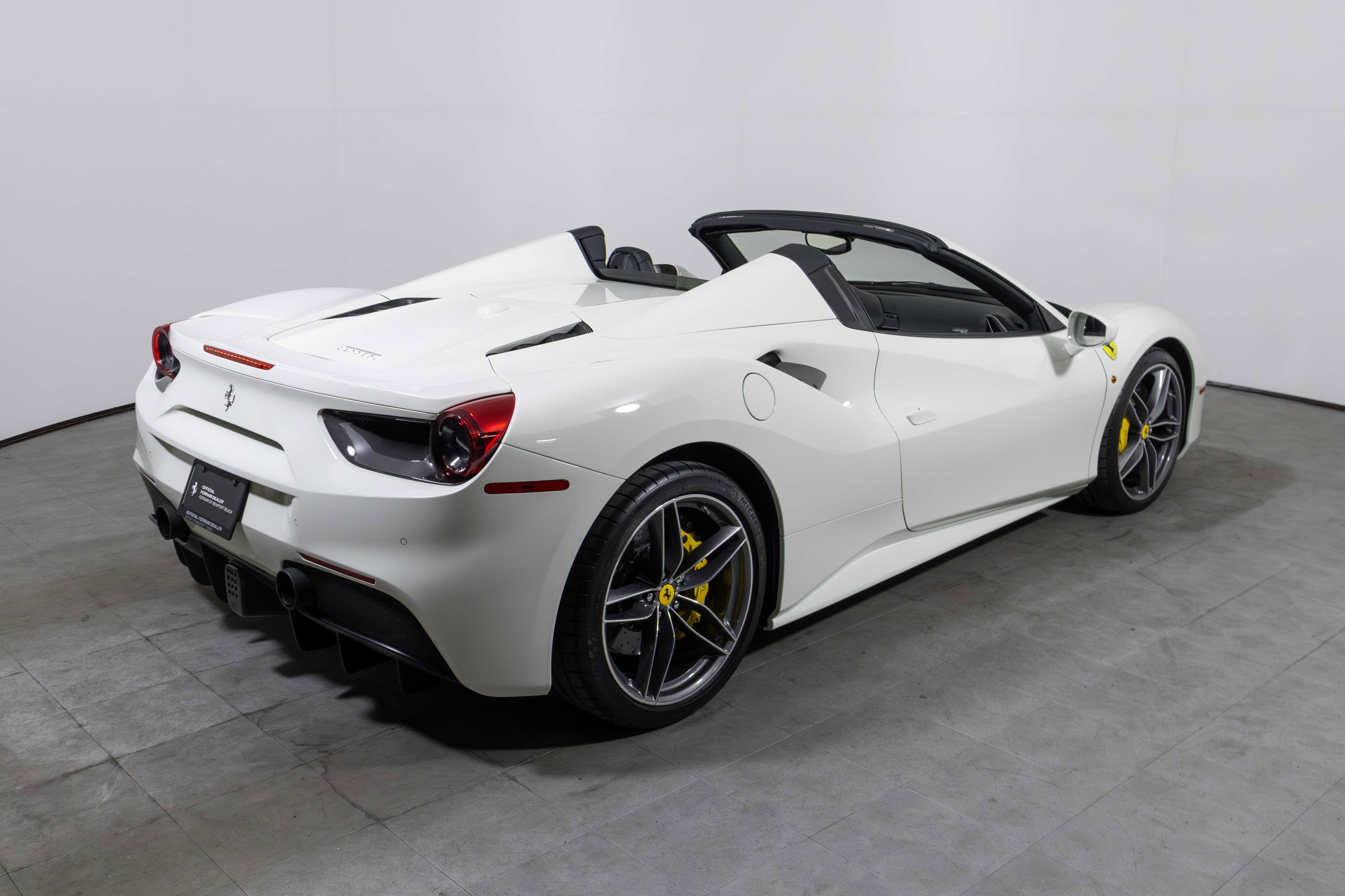 Used 2018 Ferrari 488 Spider image 8