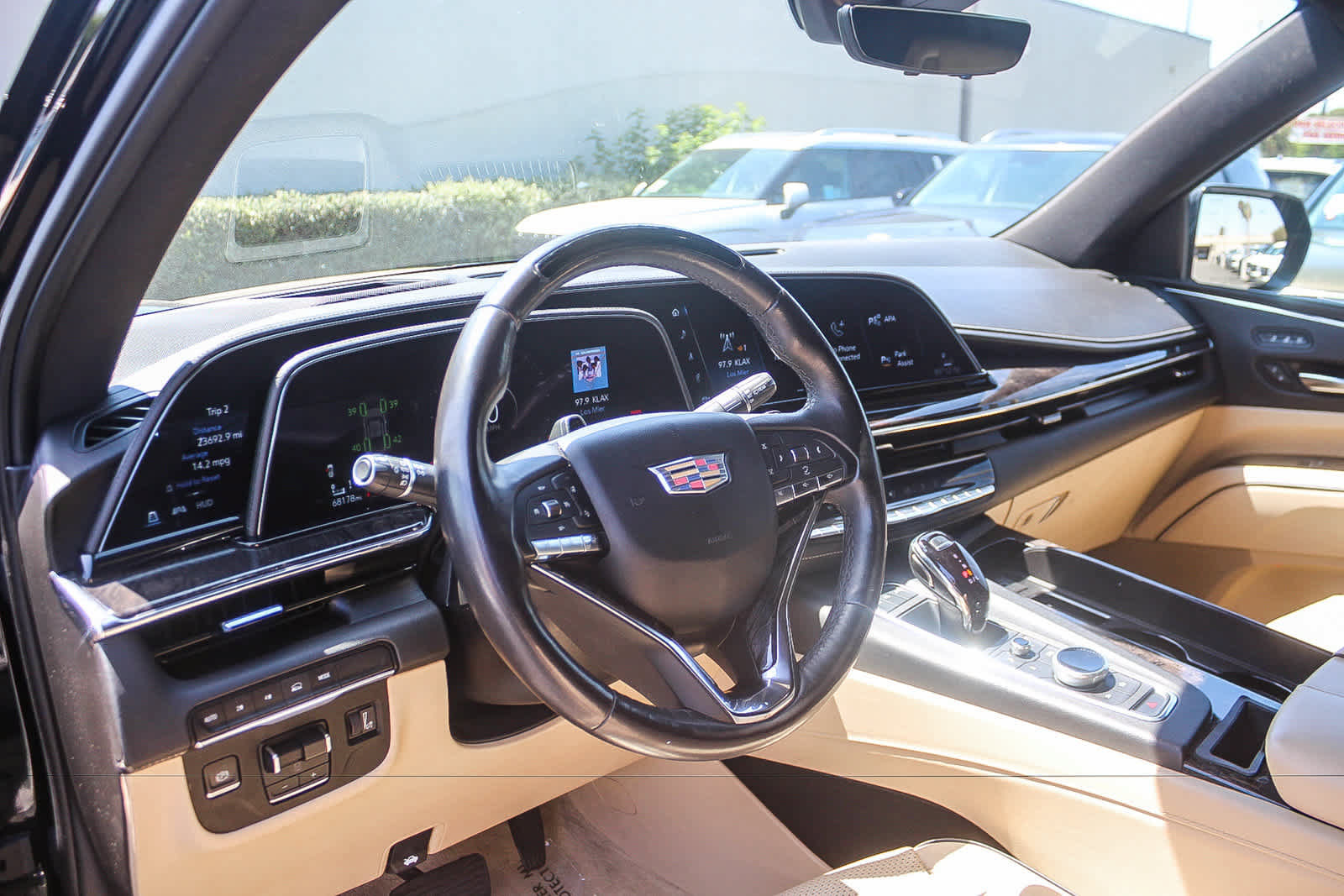 Used 2023 Cadillac Escalade Premium Luxury w/ Performance Package AWD/4WD image 22