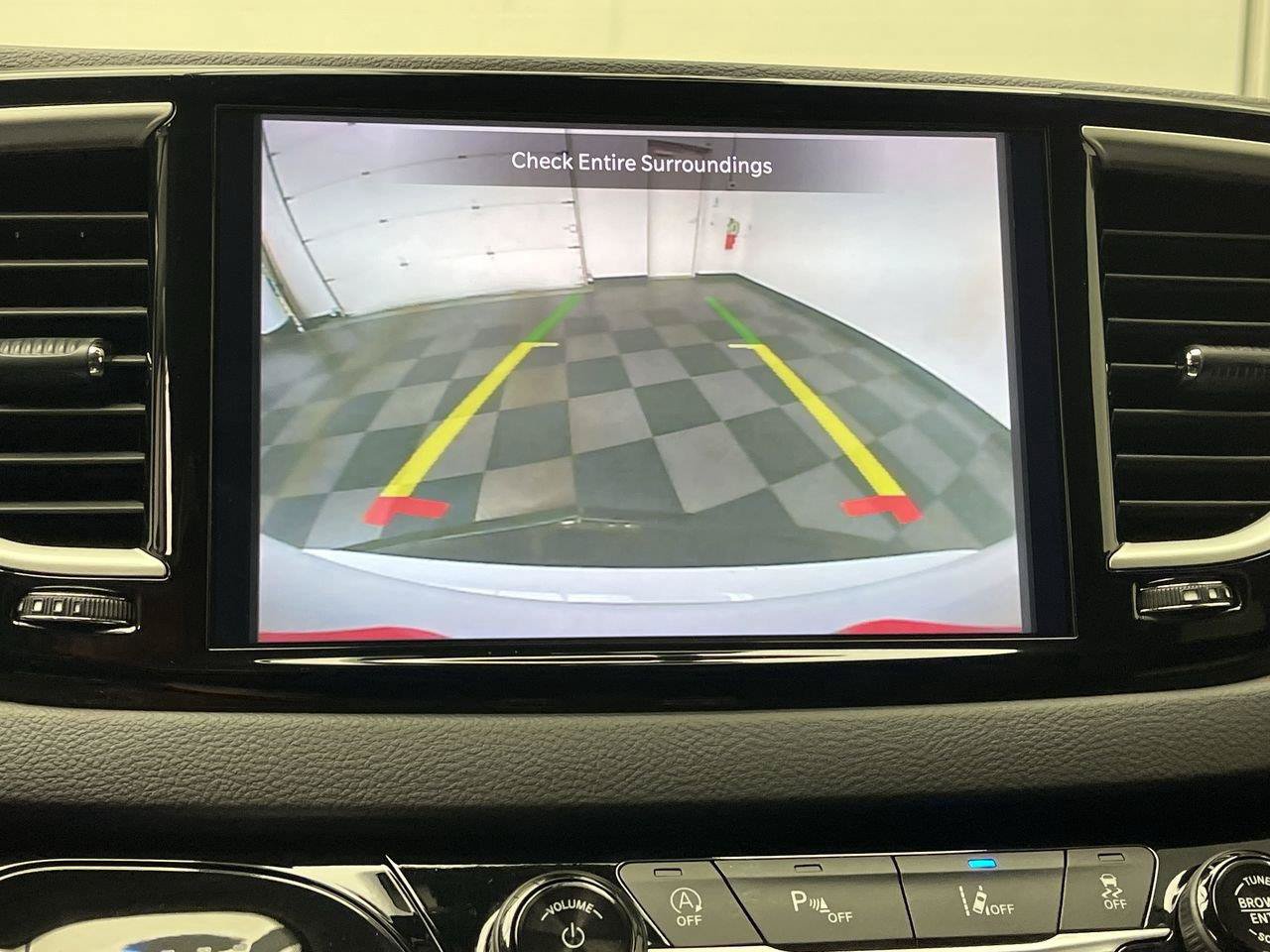 Used 2024 Chrysler Pacifica Touring-L FWD image 5