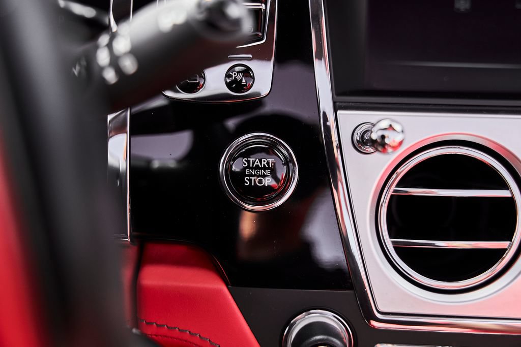 Used 2018 Rolls-Royce Dawn RWD image 58