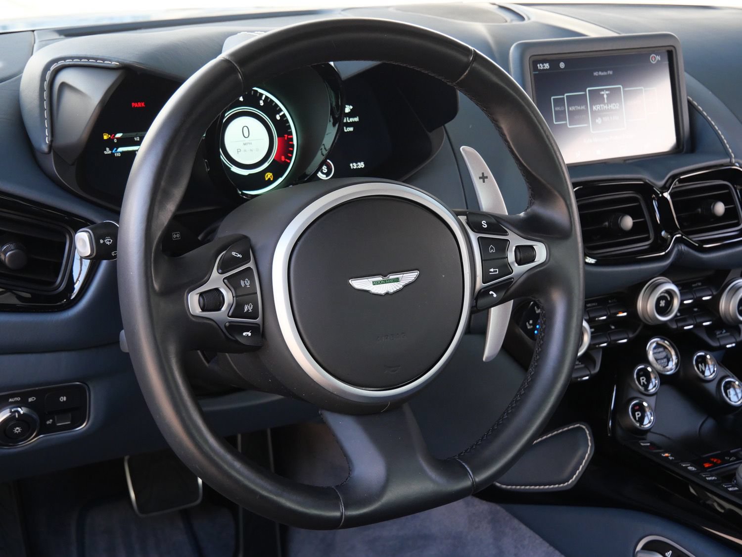 Used 2020 Aston Martin V8 Vantage Coupe RWD image 11