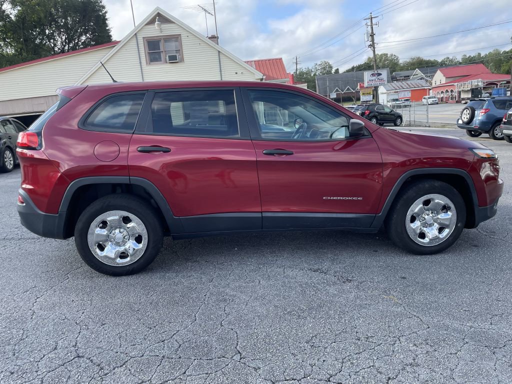 Used 2017 Jeep Cherokee Sport image 7