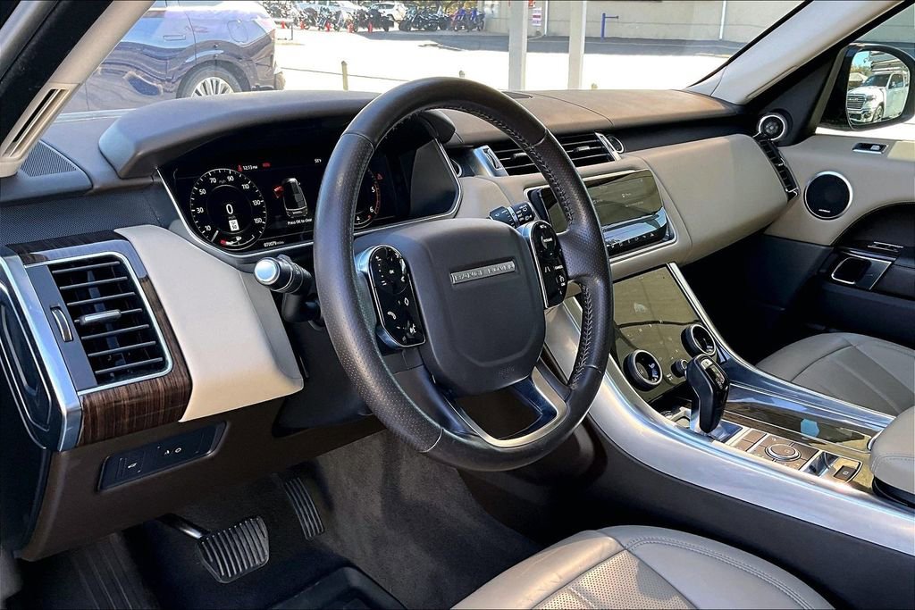 Used 2018 Land Rover Range Rover Sport HSE image 16