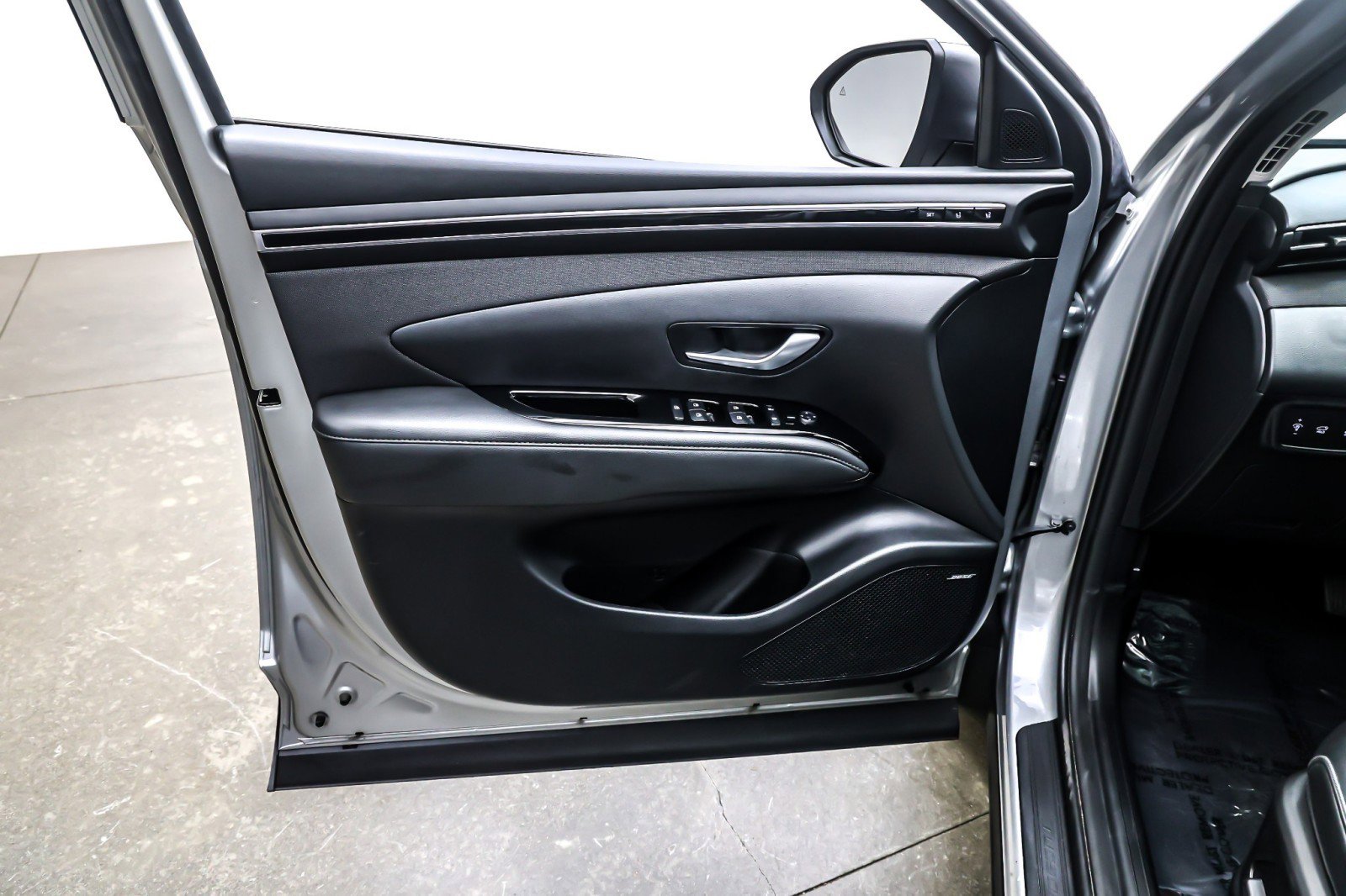 Used 2023 Hyundai Tucson Limited w/ Cargo Package image 22