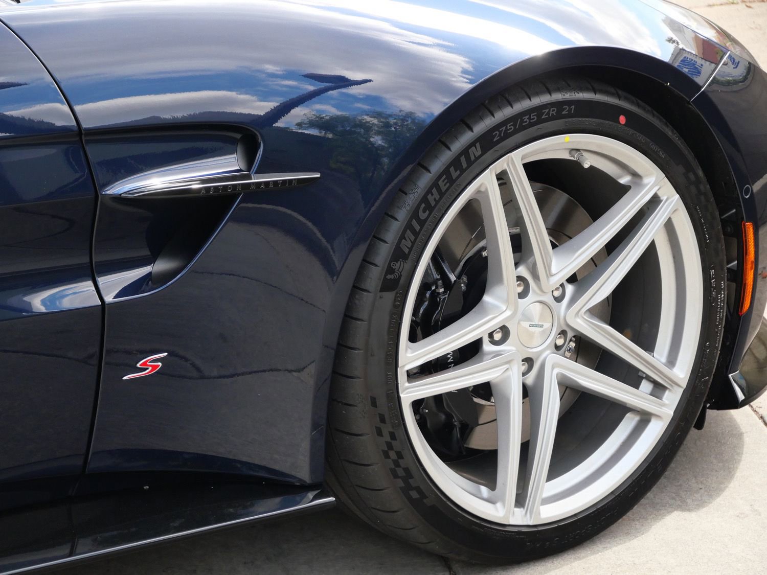 New 2026 Aston Martin V8 Vantage S RWD image 9