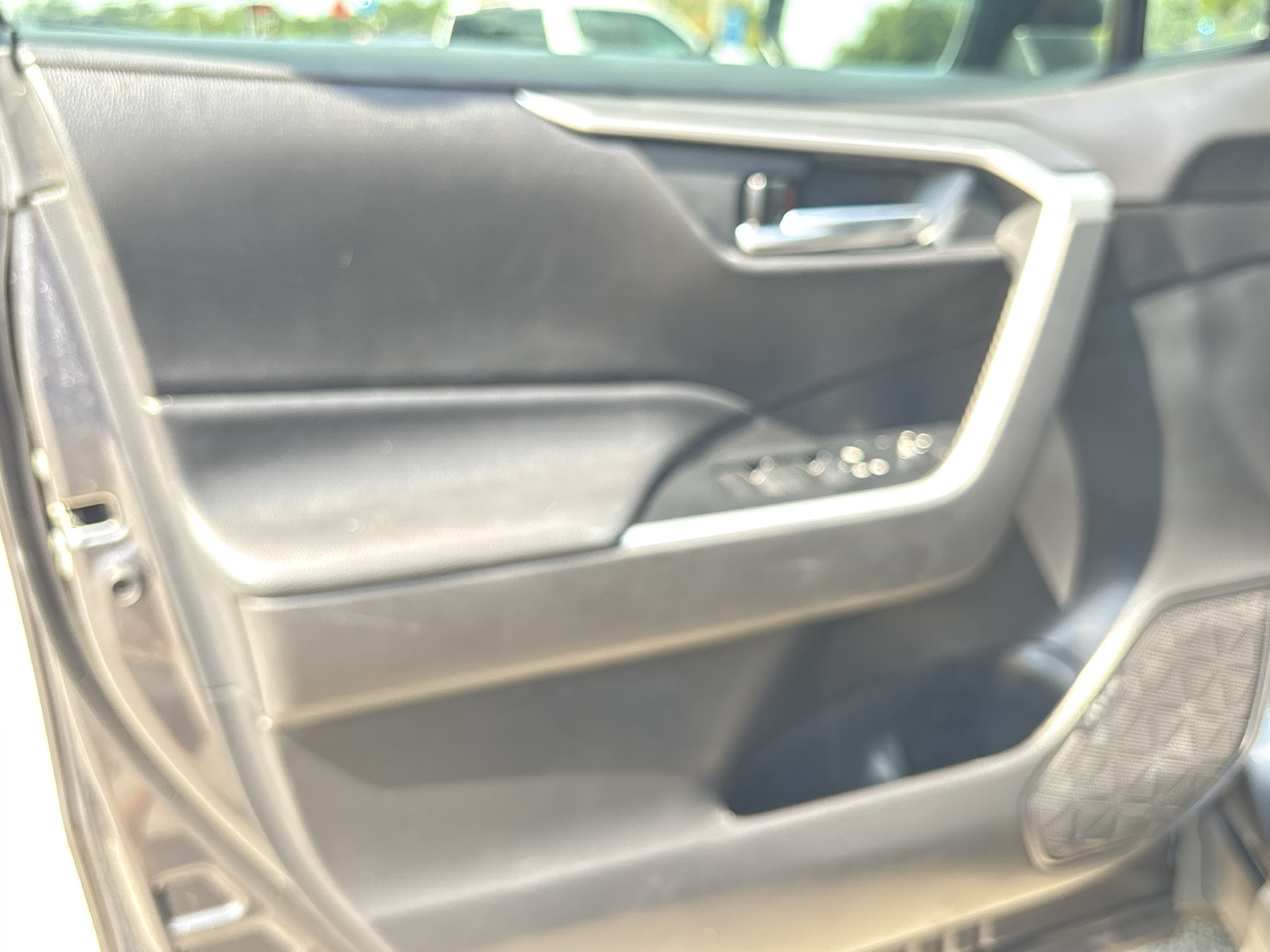Used 2019 Toyota RAV4 XLE Premium FWD image 19