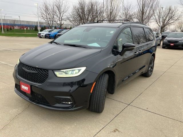 Certified 2022 Chrysler Pacifica Limited w/ S Appearance Package image 3
