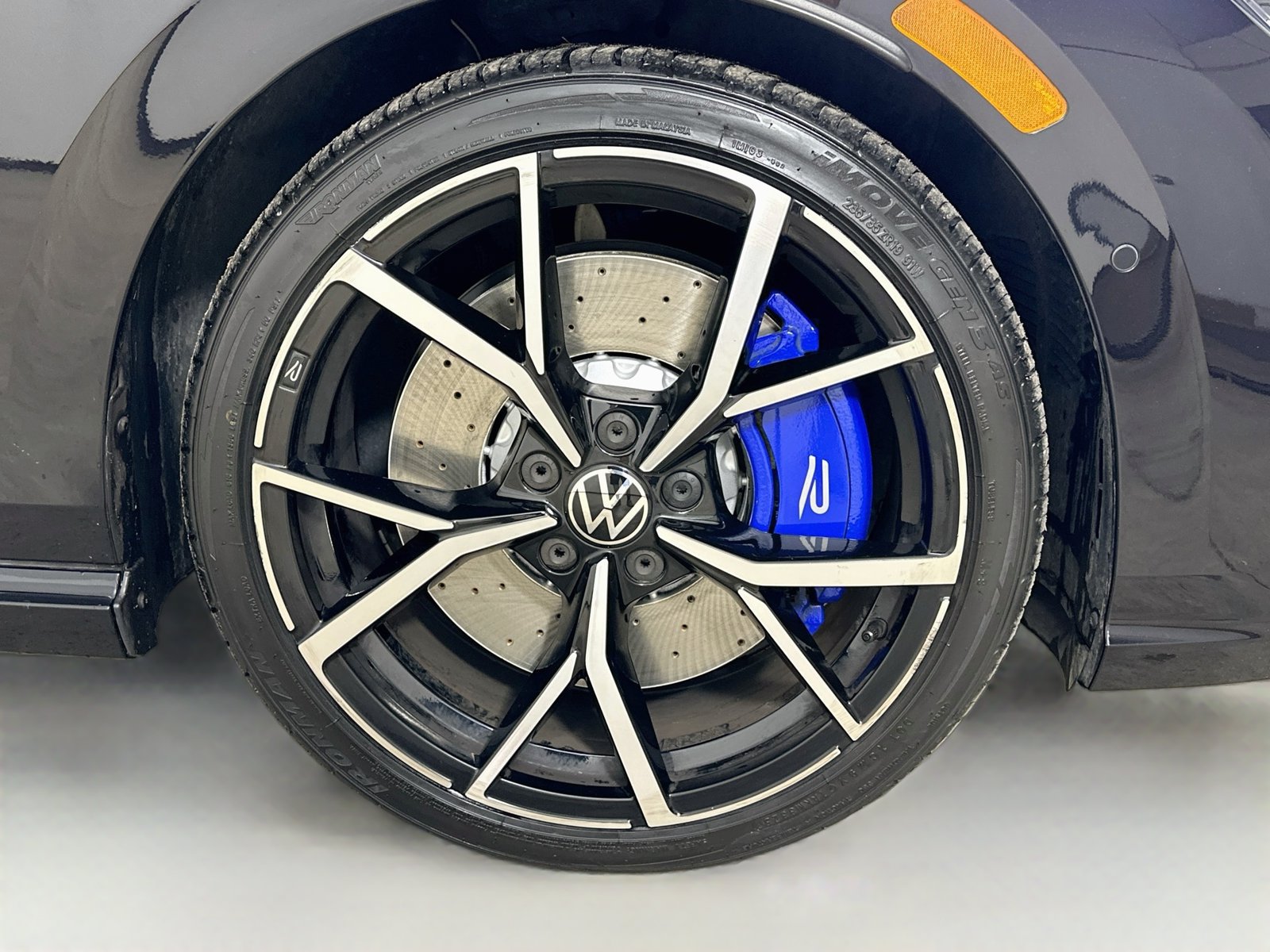 Used 2023 Volkswagen Golf R AWD/4WD image 11