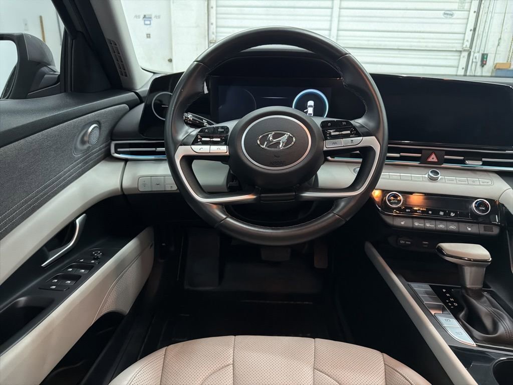 Used 2023 Hyundai Elantra Limited image 22