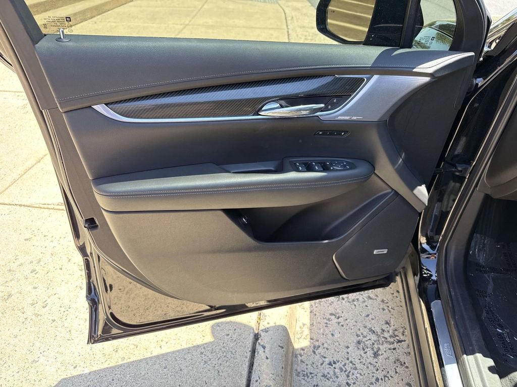 Used 2023 Cadillac XT6 Sport w/ Technology Package AWD/4WD image 28