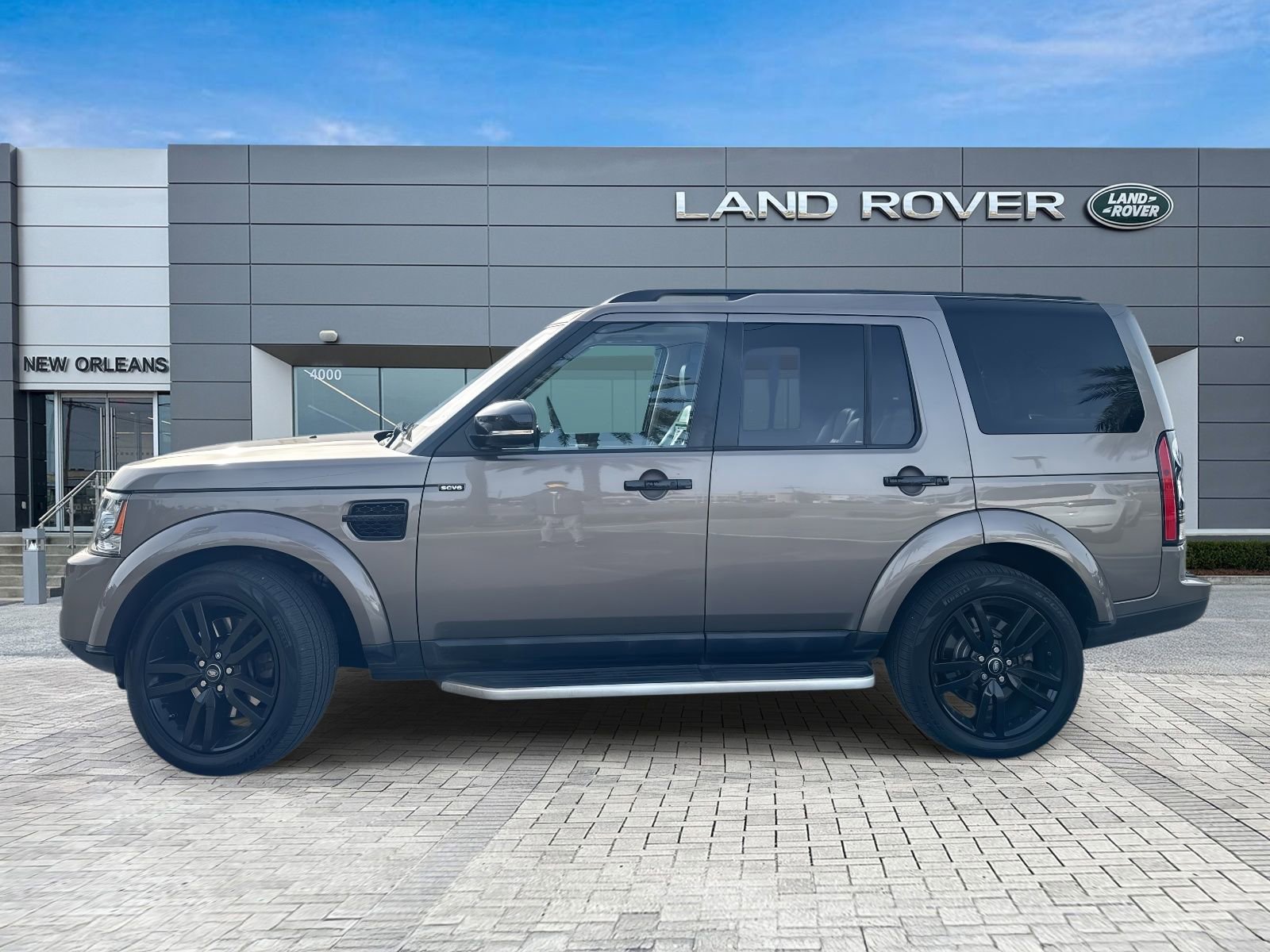 Used 2016 Land Rover LR4 HSE LUX image 2