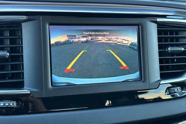 Used 2023 Chrysler Voyager LX FWD image 3