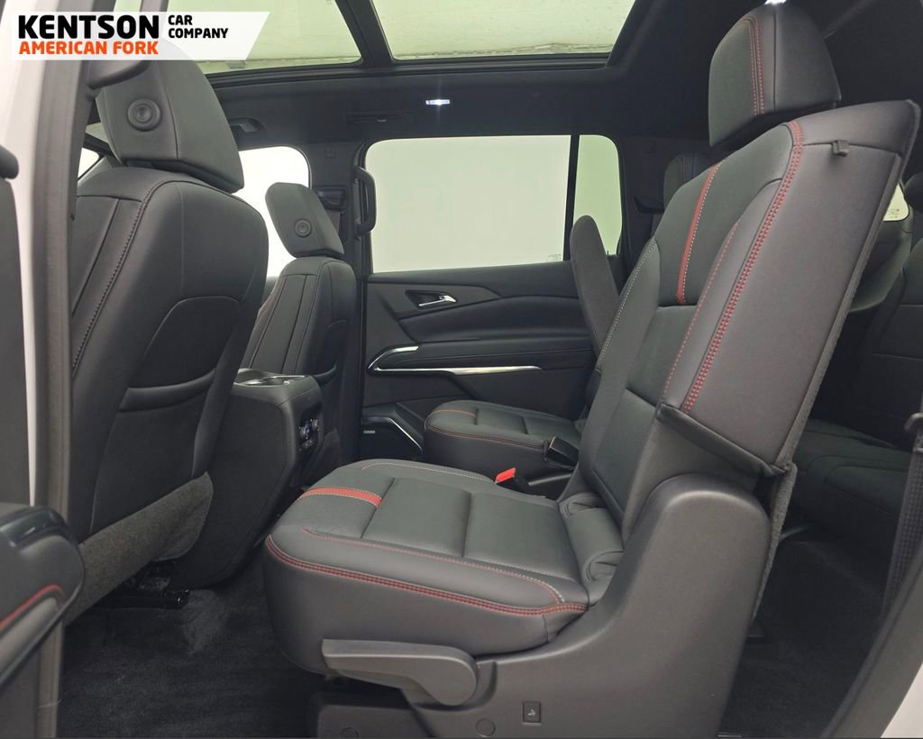 Used 2025 Chevrolet Traverse RS w/ LPO, Floor Liner Package image 9
