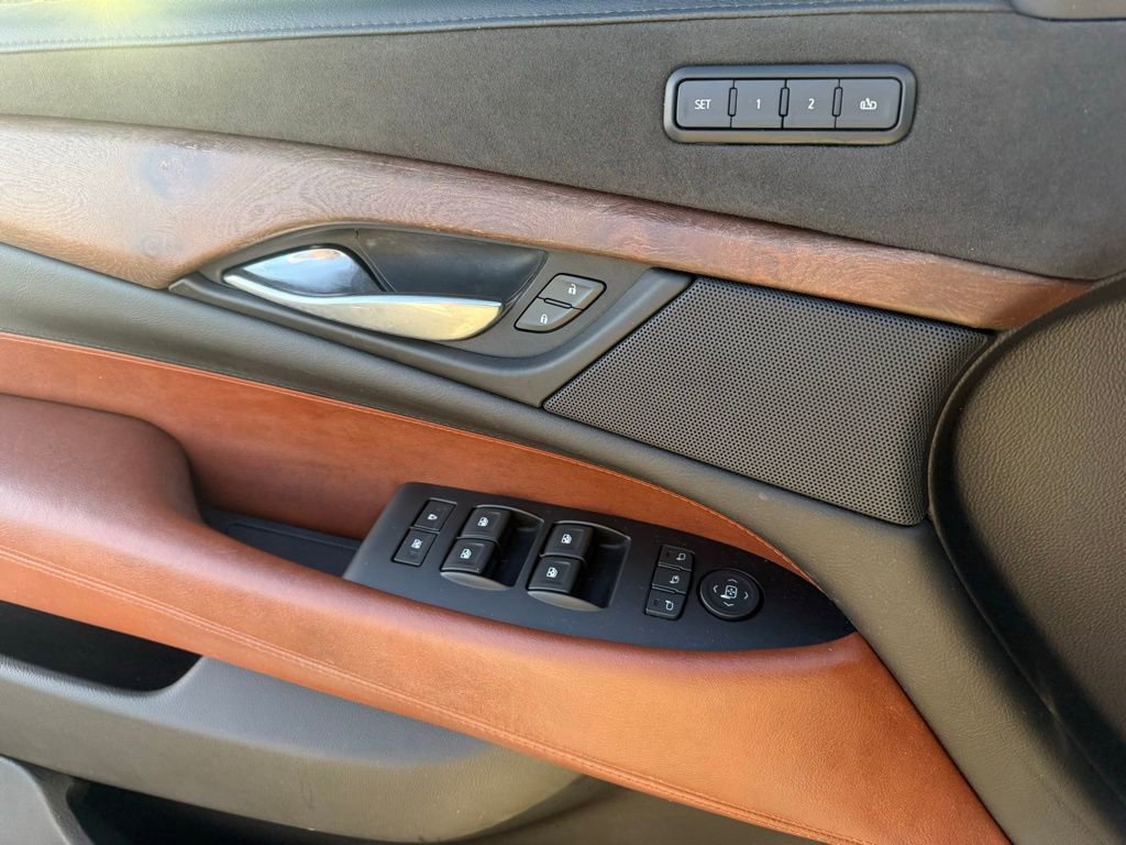 Used 2020 Cadillac Escalade Premium Luxury image 25