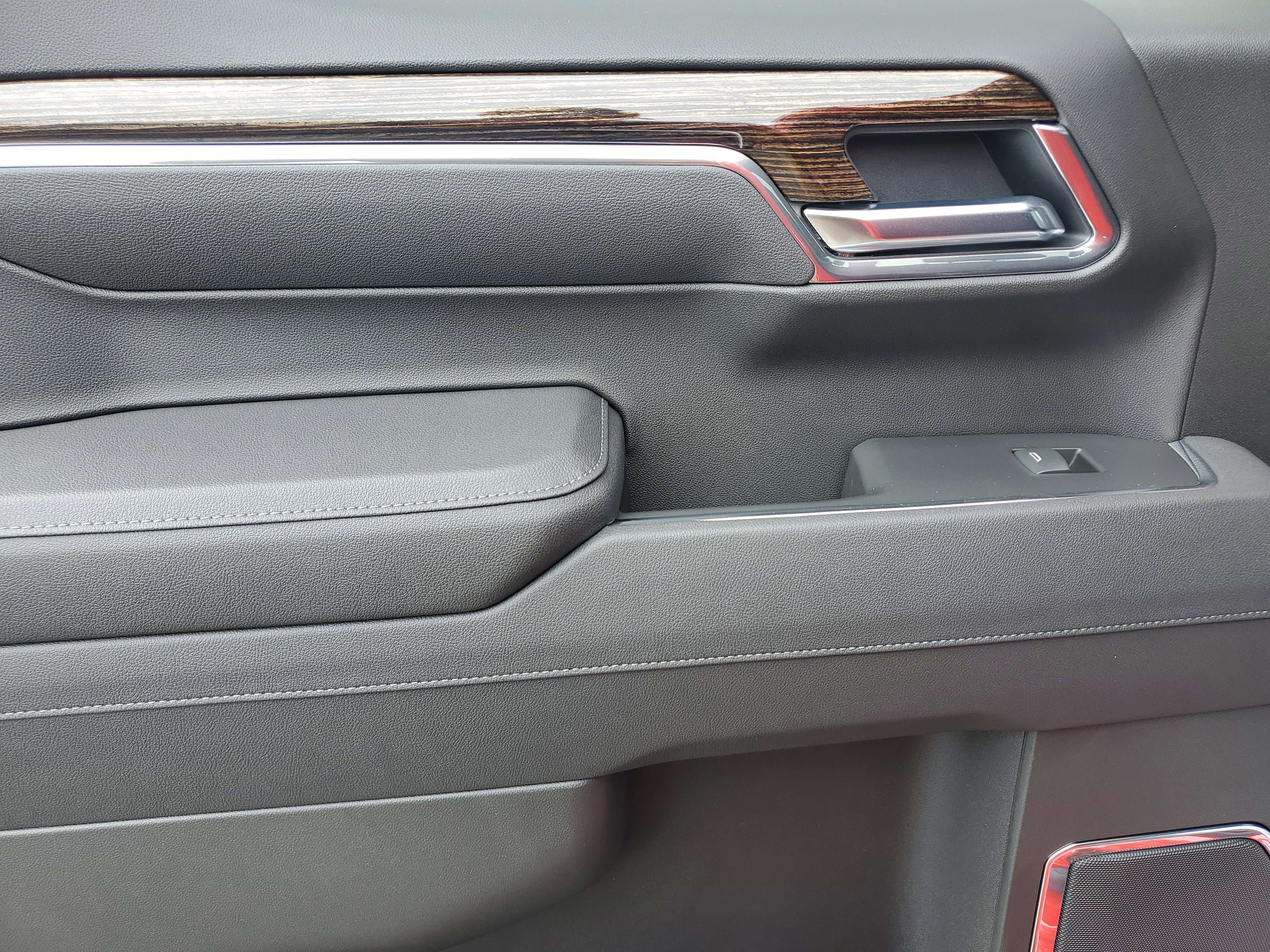 New 2025 GMC Sierra 1500 Elevation image 13