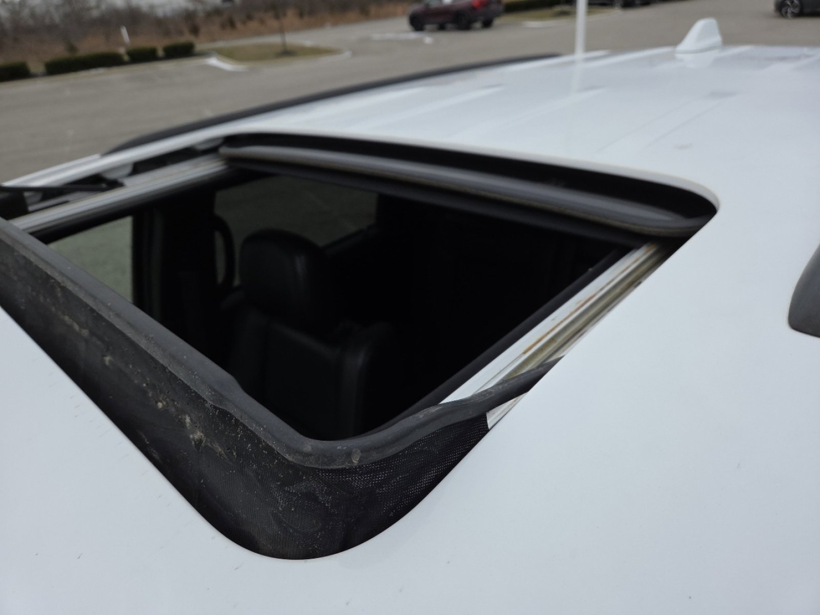 Used 2019 Jeep Grand Cherokee Altitude image 4