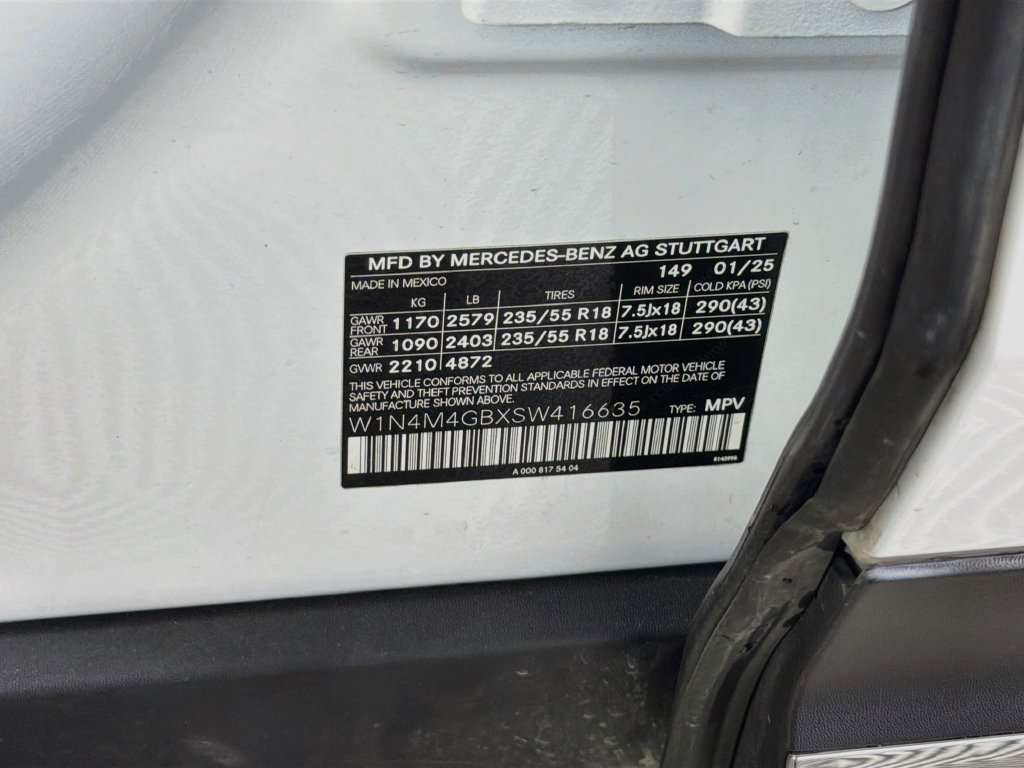 Used 2025 Mercedes-Benz GLB 250 image 30