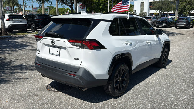 Used 2022 Toyota RAV4 XLE FWD image 10