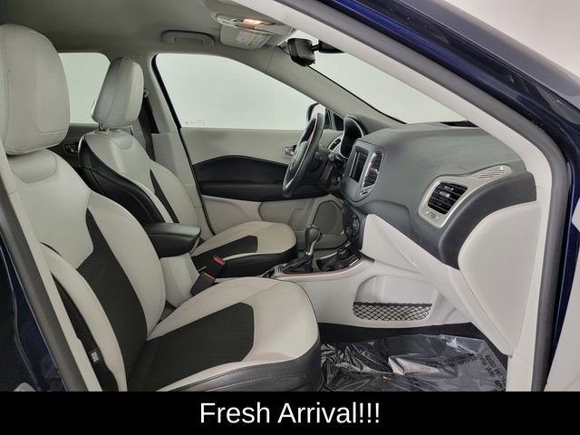 Used 2020 Jeep Compass Latitude w/ Cold Weather Group AWD/4WD image 17