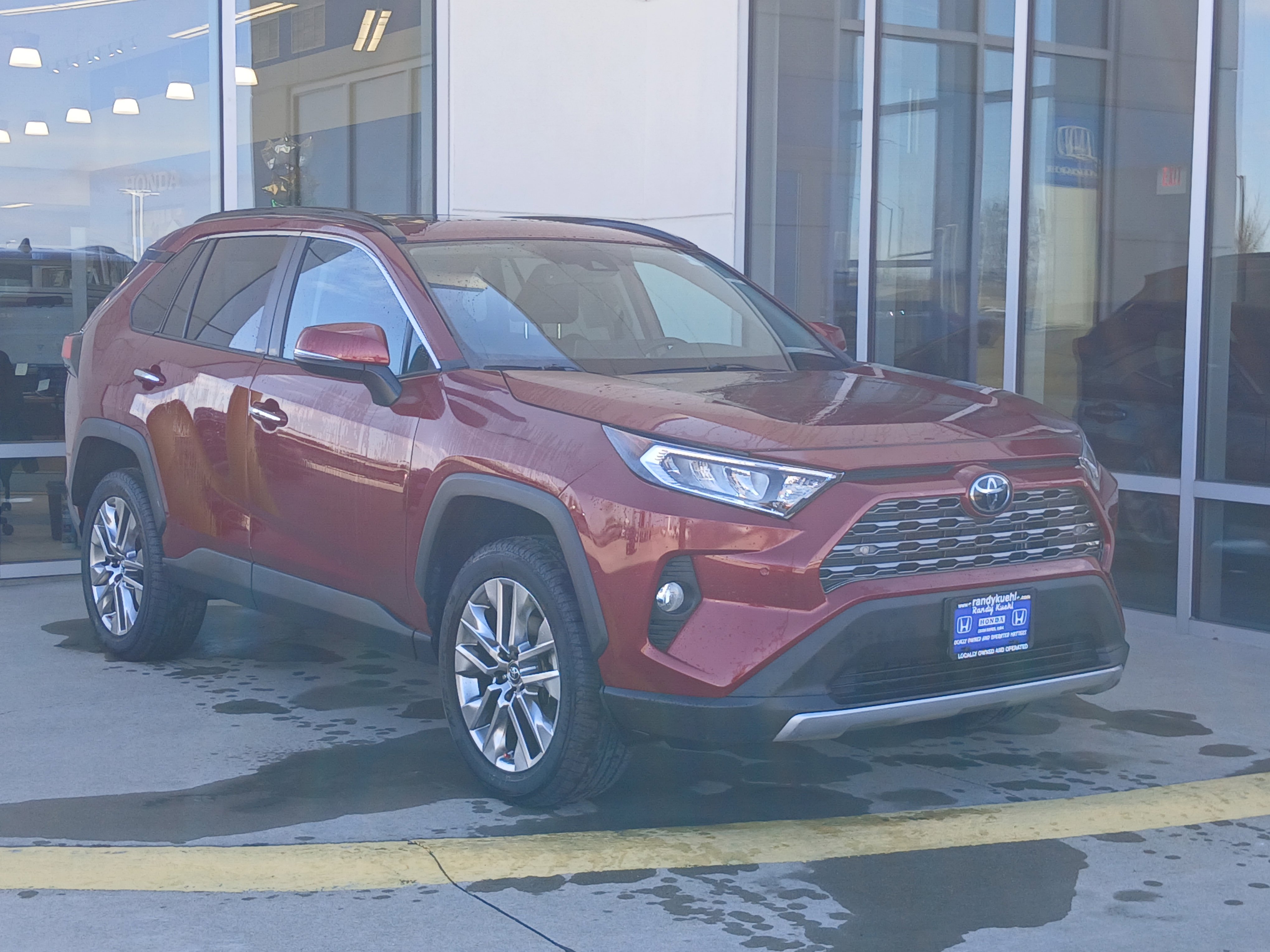 Used 2019 Toyota RAV4 Limited w/ Cold Weather Package AWD/4WD image 5