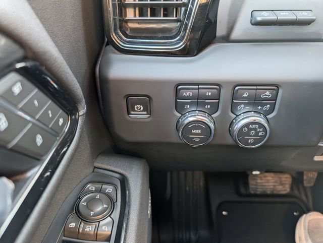 Used 2025 GMC Sierra 3500 AT4 w/ AT4 Premium Plus Package image 19