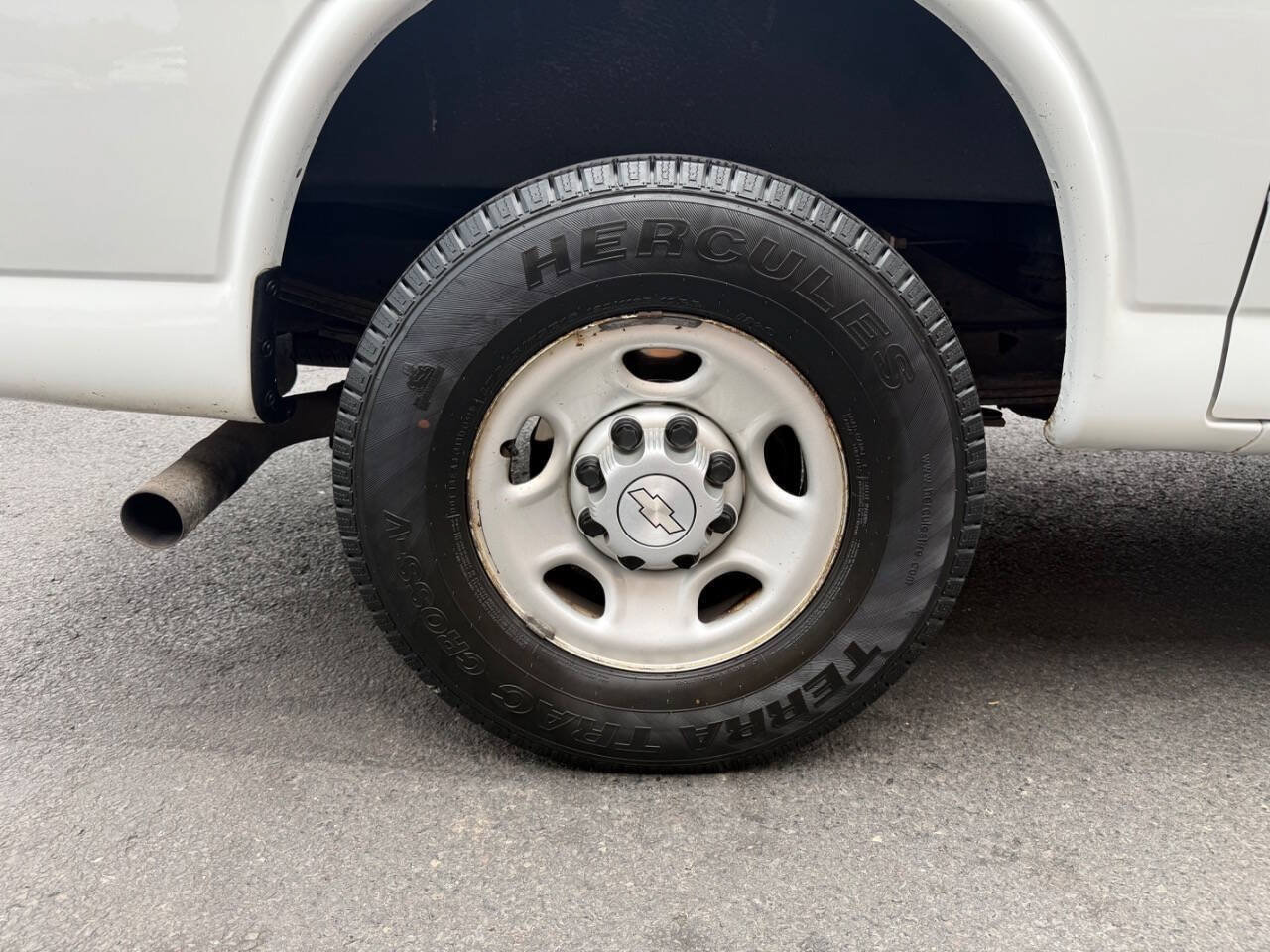 Used 2018 Chevrolet Express 2500 RWD image 29